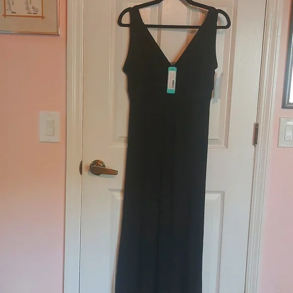 Darling sleeveless v-neck maxi dress in Black by Loveappella